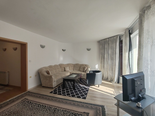 Дава се под наем Четиристаен апартамент в Бургас, Сарафово - 150 кв.м за 1097.01 € - Снимка #1