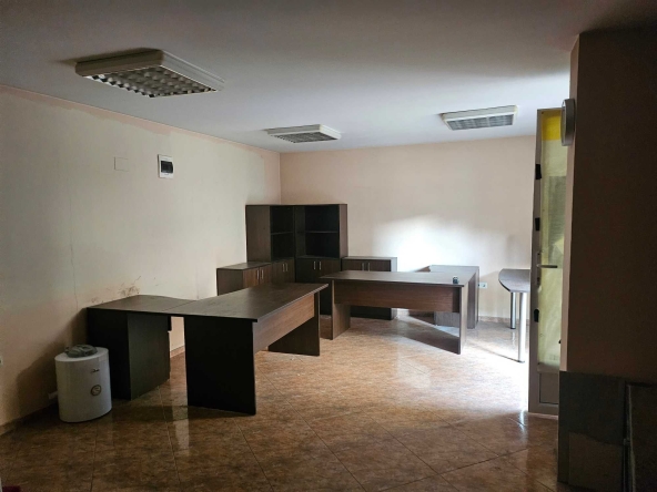 Гараж / Паркомясто в Варна, Колхозен пазар - 34 кв.м за 1500 €/кв.м - Снимка #1