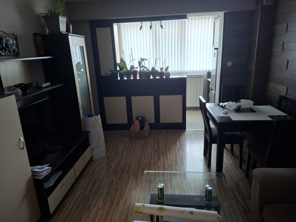 Дава се под наем Двустаен апартамент в Перник, Изток - 65 кв.м за 408 € - Снимка #1