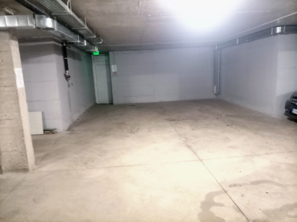 Дава се под наем Гараж / Паркомясто в София, Център - 15 кв.м за 25.5 € - Снимка #1