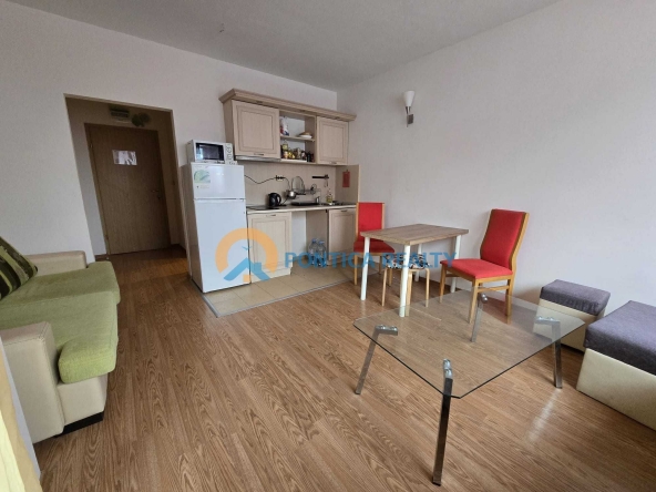 Двустаен апартамент в Бургас, Лазур - 60 кв.м за 587 €/кв.м - Снимка #1