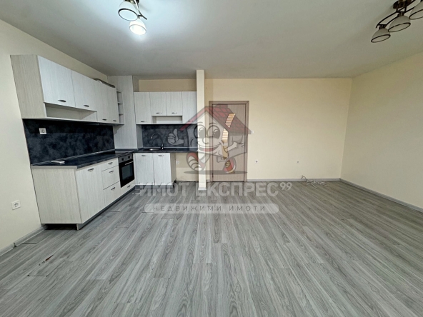 Дава се под наем Тристаен апартамент в Асеновград - 90 кв.м за 298.86 € - Снимка #1