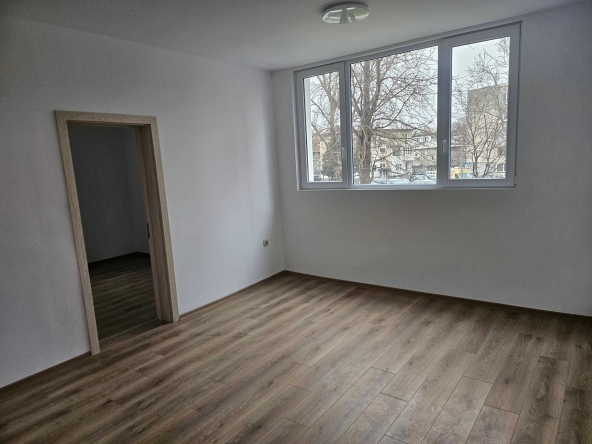 Тристаен апартамент в Варна, Базар Левски - 59 кв.м за 1425 €/кв.м - Снимка #1