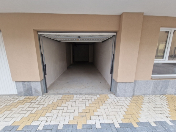 Дава се под наем Гараж / Паркомясто в Пловдив, Остромила - 35 кв.м за 119.34 € - Снимка #1