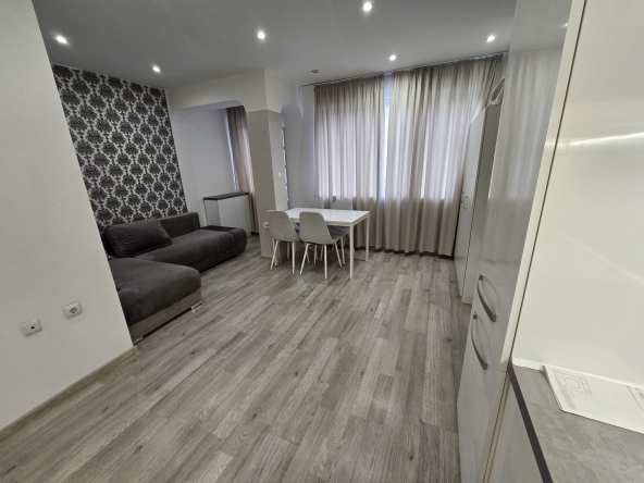 Дава се под наем Едностаен апартамент в Варна, ВИНС - 40 кв.м за 398.82 € - Снимка #1