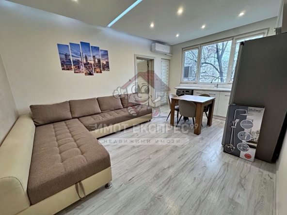 Дава се под наем Тристаен апартамент в Асеновград - 70 кв.м за 348.84 € - Снимка #1
