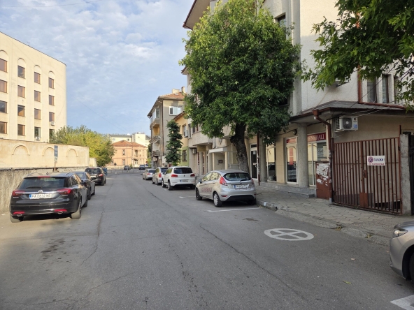 Дава се под наем Гараж / Паркомясто в Хасково, Училищни - 33 кв.м за 91.8 € - Снимка #1