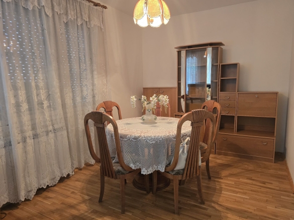 Дава се под наем Тристаен апартамент в Стара Загора, Център - 100 кв.м за 382.5 € - Снимка #1