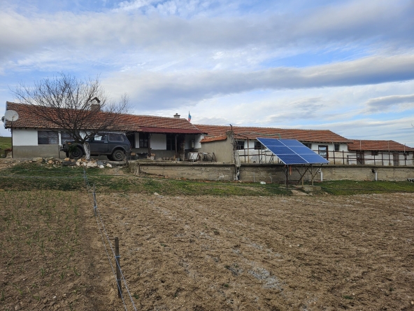 Промишлена сграда в с. Радовец, Област Хасково - 500 кв.м за 204 €/кв.м - Снимка #1