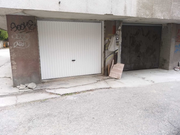 Дава се под наем Гараж / Паркомясто в Варна, Червен площад - 20 кв.м за 139.23 € - Снимка #1