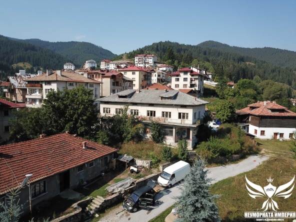 Къща в Чепеларе - 580 кв.м за 84 €/кв.м - Снимка #1