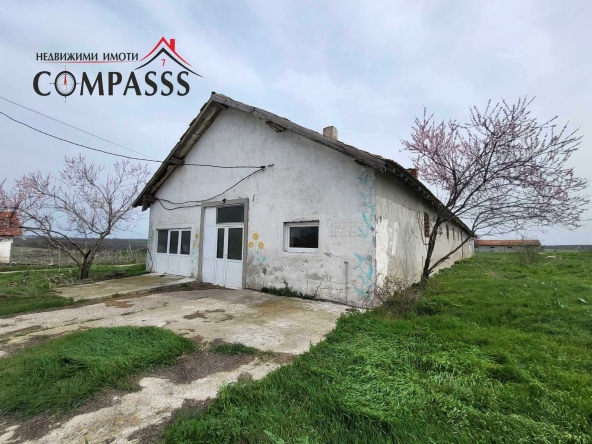 Промишлена сграда в с. Осен, Област Силистра - 2234 кв.м за 23 €/кв.м - Снимка #1