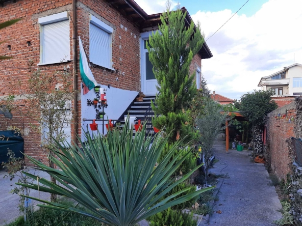 Етаж от къща в Харманли - 240 кв.м за 202 €/кв.м - Снимка #1