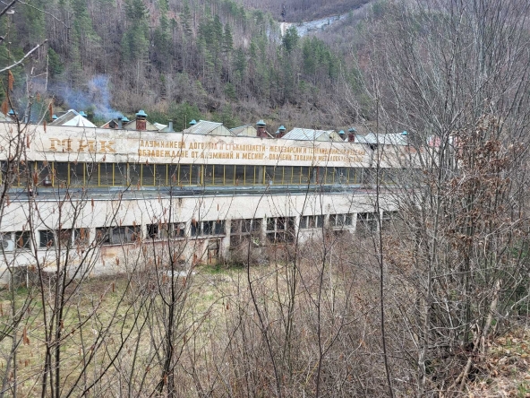 Промишлена сграда в Смолян, Промишлена зона - Север - 4400 кв.м за 69 €/кв.м - Снимка #1