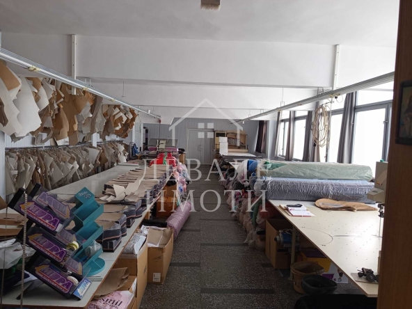 Промишлена сграда в Русе, Търговия на едро - 525 кв.м за 632 €/кв.м - Снимка #1