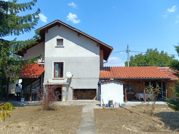 Къща в с. Избеглии, Област Пловдив - 1300 кв.м за 58 €/кв.м - Снимка #1