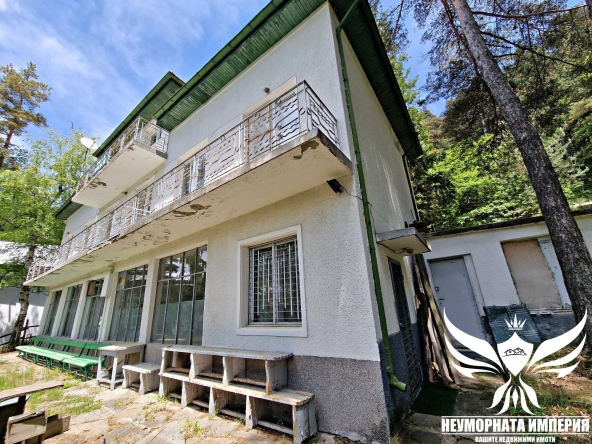 Хотел в с. Руен, Област Пловдив - 425 кв.м за 187 €/кв.м - Снимка #1