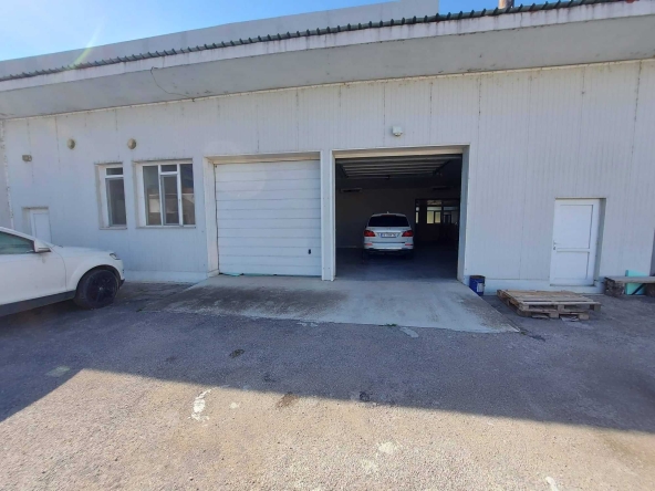 Дава се под наем Склад в Търговище, Промишлена зона - 300 кв.м за 765 € - Снимка #1