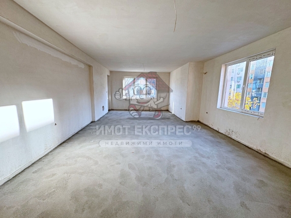 Тристаен апартамент в Асеновград - 113 кв.м за 513 €/кв.м - Снимка #1