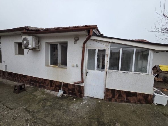Дава се под наем Къща в Свищов - 60 кв.м за 198.39 € - Снимка #1