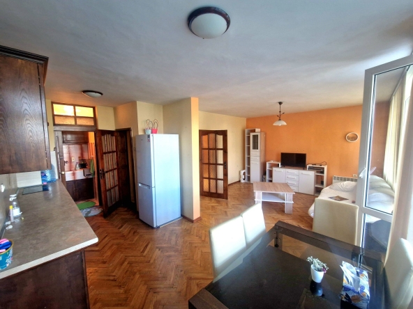 Дава се под наем Тристаен апартамент в Разград, Васил Левски - 90 кв.м за 348.84 € - Снимка #1