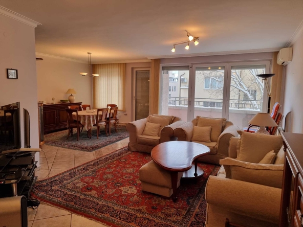 Дава се под наем Тристаен апартамент в София, Център - 150 кв.м за 1097.01 € - Снимка #1