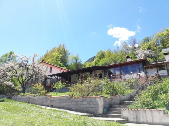 Къща в Смолян, Станевска махала - 270 кв.м за 1417 €/кв.м - Снимка #1