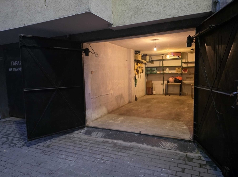 Дава се под наем Гараж / Паркомясто в Варна, Левски - 20 кв.м за 199.41 € - Снимка #1