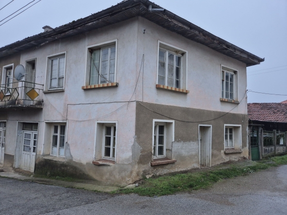 Къща в с. Копиловци, Област Монтана - 250 кв.м за 37 €/кв.м - Снимка #1
