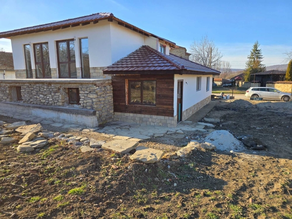 Къща в с. Къпиново, Област Велико Търново - 178 кв.м за 384 €/кв.м - Снимка #1