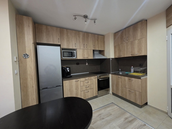 Дава се под наем Тристаен апартамент в Плевен, 9-ти квартал - 65 кв.м за 398.82 € - Снимка #1