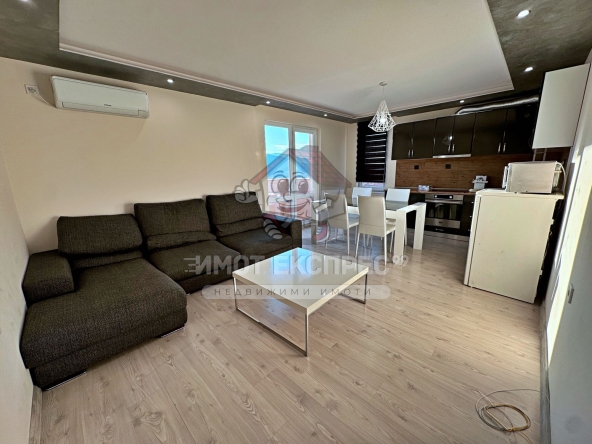 Дава се под наем Тристаен апартамент в Асеновград - 80 кв.м за 378.93 € - Снимка #1