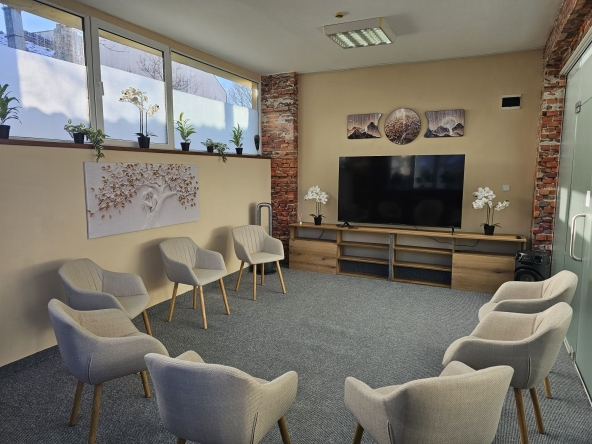 Дава се под наем Офис в Плевен, Идеален център - 30 кв.м за 76.5 € - Снимка #1