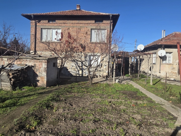 Къща в с. Кадиево, Област Пловдив - 180 кв.м за 272 €/кв.м - Снимка #1