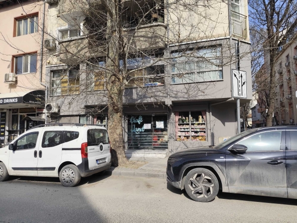 Дава се под наем Магазин в Пловдив, Център - 270 кв.м за 1795.2 € - Снимка #1