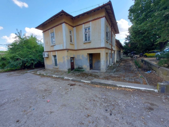Магазин в с. Руец, Област Търговище - 600 кв.м за 183 €/кв.м - Снимка #1