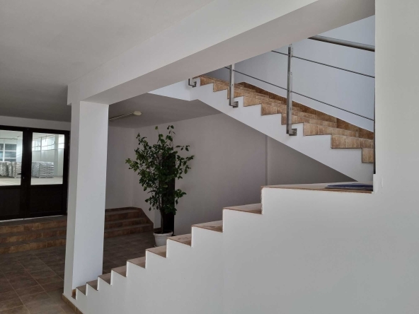 Дава се под наем Офис в Своге - 20 кв.м за 137.7 € - Снимка #1