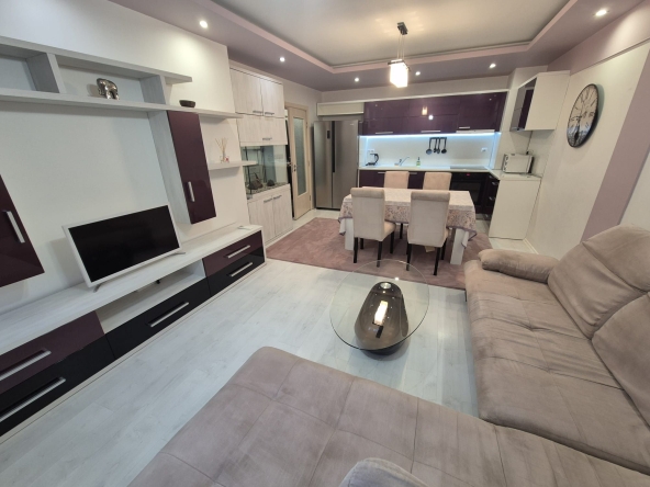 Дава се под наем Тристаен апартамент в Варна, Конфуто - 85 кв.м за 847.62 € - Снимка #1