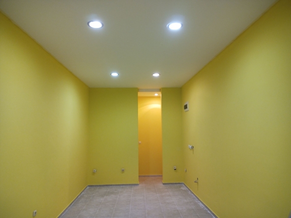 Дава се под наем Магазин в София, Надежда 3 - 32 кв.м за 219.3 € - Снимка #1