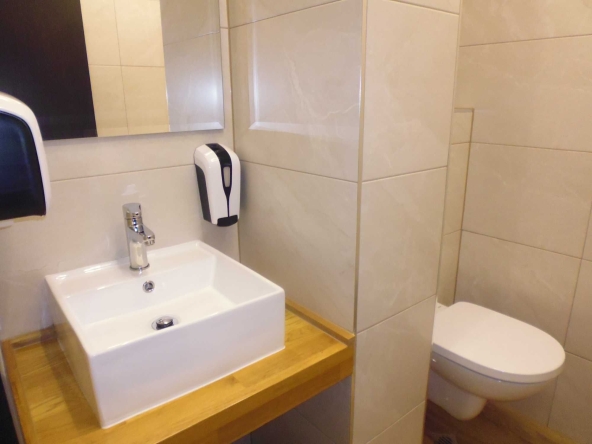 Дава се под наем Офис в София, Люлин 2 - 262 кв.м за 1567.74 € - Снимка #1