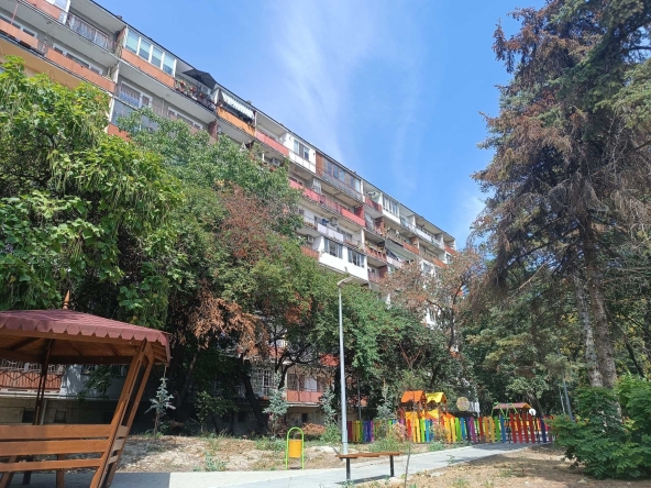 Дава се под наем Тристаен апартамент в Варна, Център - 61 кв.м за 382.5 € - Снимка #1