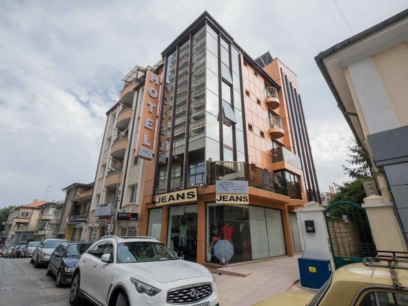 Дава се под наем Заведение в Варна, Център - 437 кв.м за 3490.95 € - Снимка #1