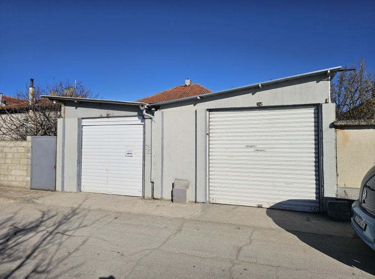 Дава се под наем Гараж / Паркомясто в с. Тополи, Област Варна - 60 кв.м за 298.86 € - Снимка #1