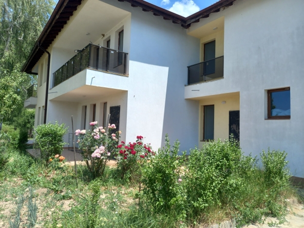 Къща в с. Кисийците, Област Габрово - 450 кв.м за 182 €/кв.м - Снимка #1