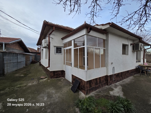 Дава се под наем Къща в Свищов - 70 кв.м за 189.21 € - Снимка #1