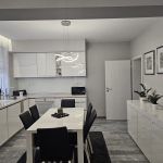 Дава се под наем Етаж от къща в Пловдив, Съдийски - 100 кв.м за 698.19 € - Снимка #1