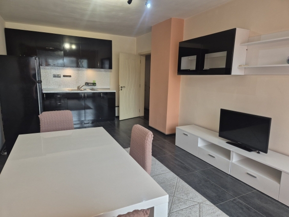 Дава се под наем Тристаен апартамент в Бургас, Славейков - 65 кв.м за 448.8 € - Снимка #1