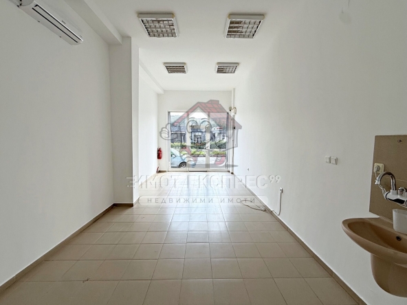 Дава се под наем Магазин в Асеновград - 20 кв.м за 199.41 € - Снимка #1