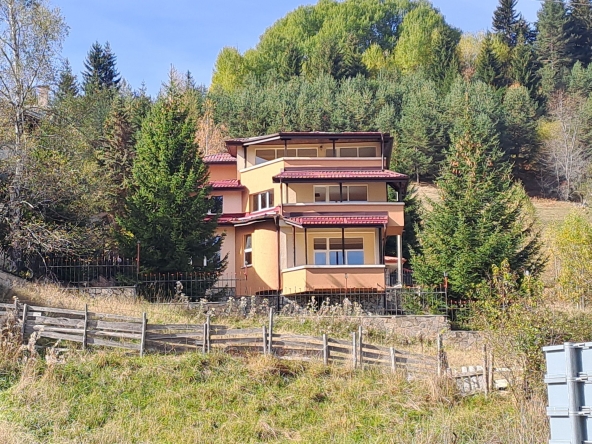 Къща в с. Стойките, Област Смолян - 427 кв.м за 383 €/кв.м - Снимка #1