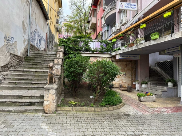 Офис в Пловдив, Център - 74 кв.м за 1379 €/кв.м - Снимка #1